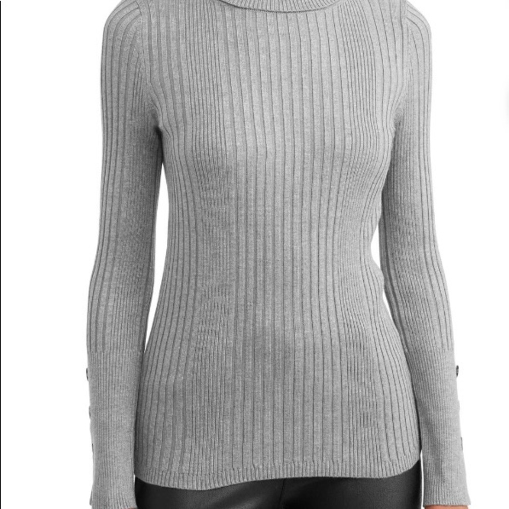 Women’s Long Sleeves With Buttoned Cuffs Ribbed Turtleneck Sweater.